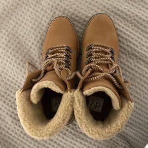 Womens boots worn once